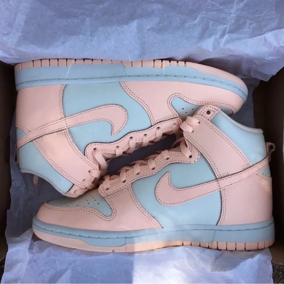 Crimson Tint Dunks High - Picture 2 of 2